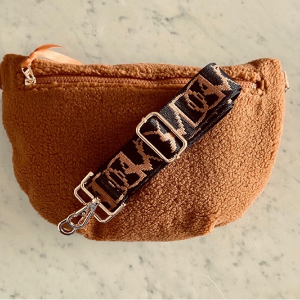 NWOT-Stylish FAUX Sherpa CROSSBODY BAG